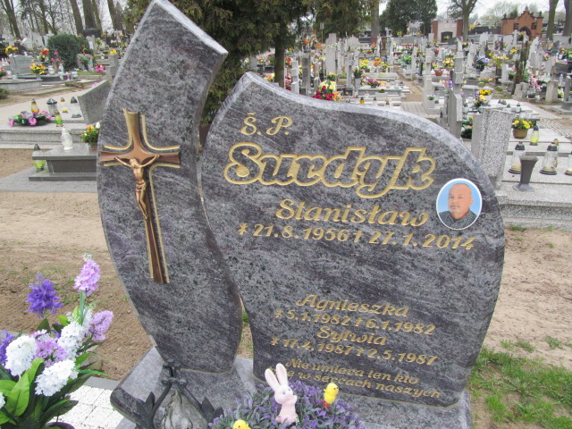 Agnieszka Surdyk 1982 Trzemeszno - Grobonet - Wyszukiwarka osób pochowanych